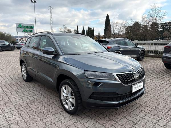 SKODA KAROQ 1.6 TDI CAMBIO AUTOMATICO SI A NEOPATENTATI