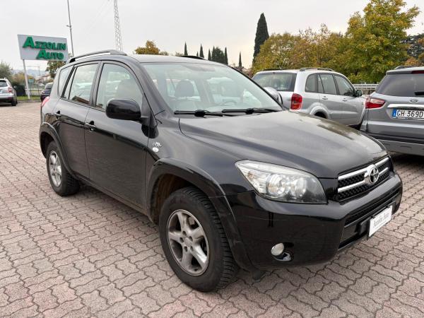 TOYOTA RAV 4 2.2 D-4D INTERNO IN PELLE CON GANCIO TRAINO